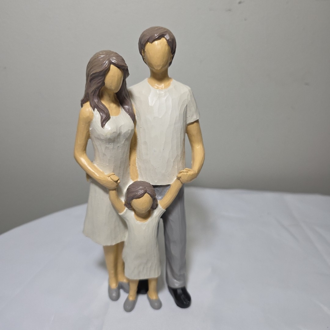 Family Of 3 Hand Painted Figurine Statue Mom Dad Daughter MOTHER FATHER GIRL