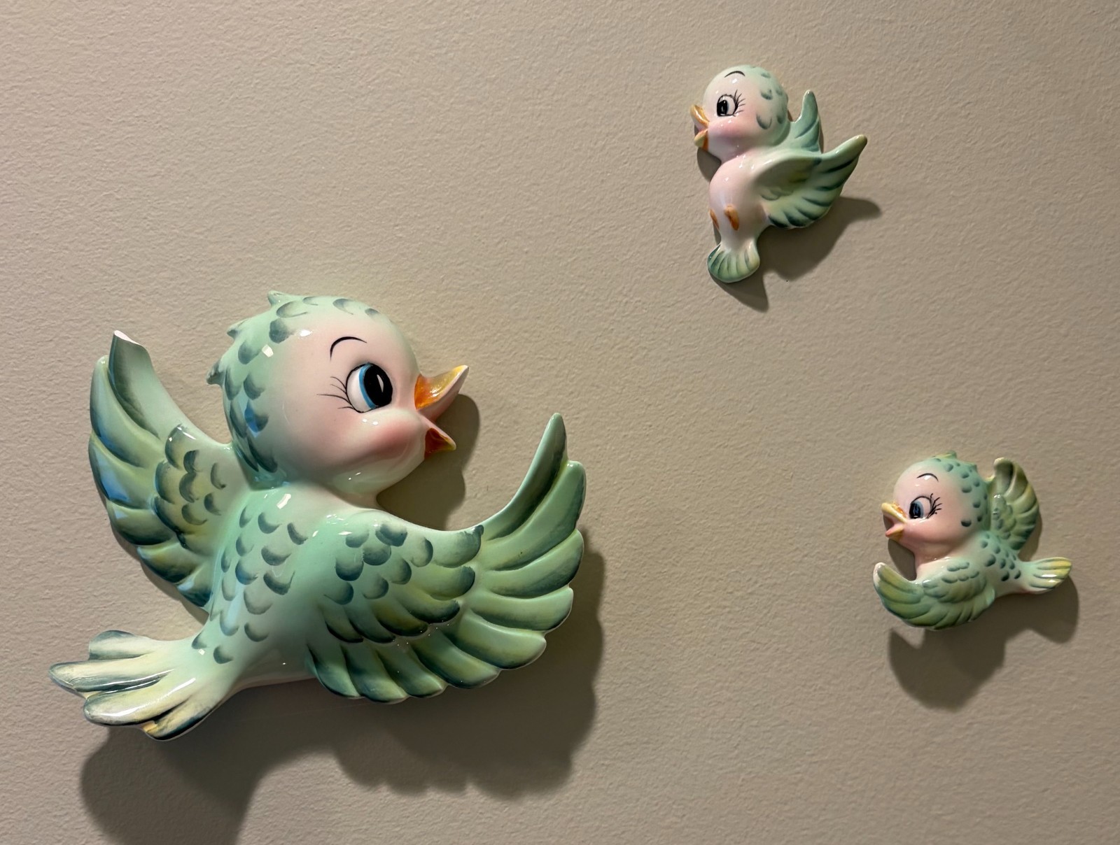 Vintage Lefton Flying GREEN Bluebird Family 3 Wall Plaque Japan Ceramic 1950s