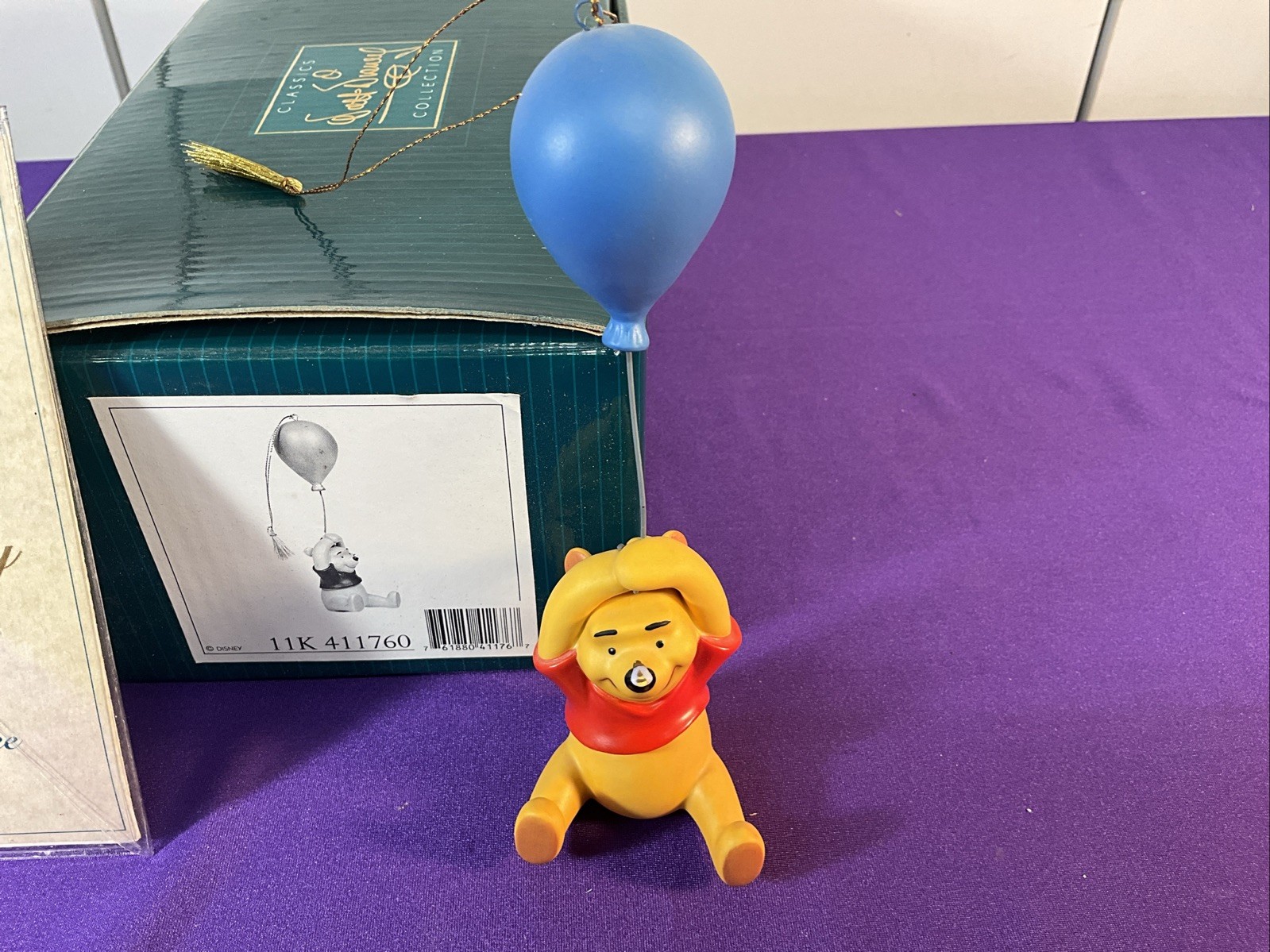 WDCC WINNIE THE POOH AND THE HONEY TREE, TIME FOR SOMETHING SWEET, COA BOX(D143)
