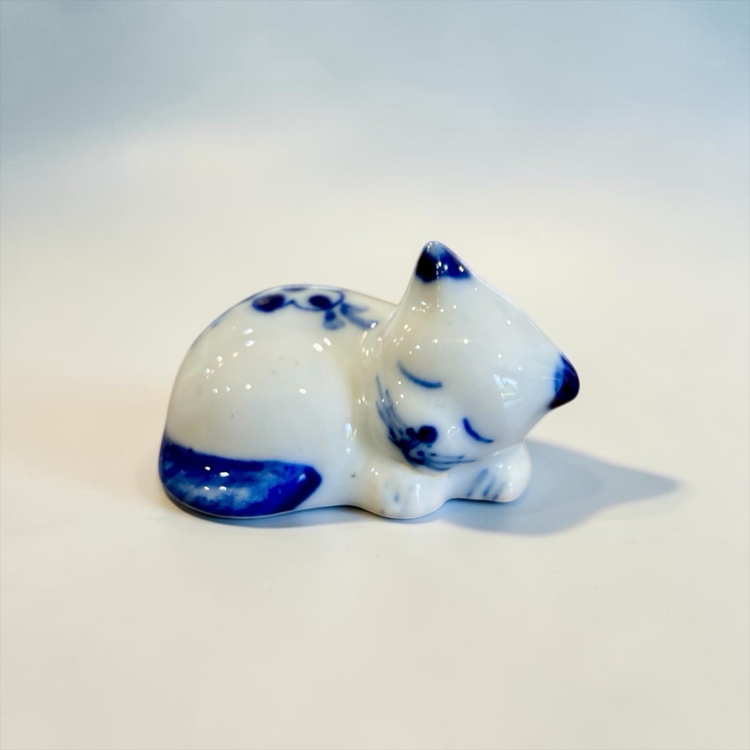 Vintage Trinket Delft Style Blue & White Porcelain Cat Miniature Sleeping Kitten