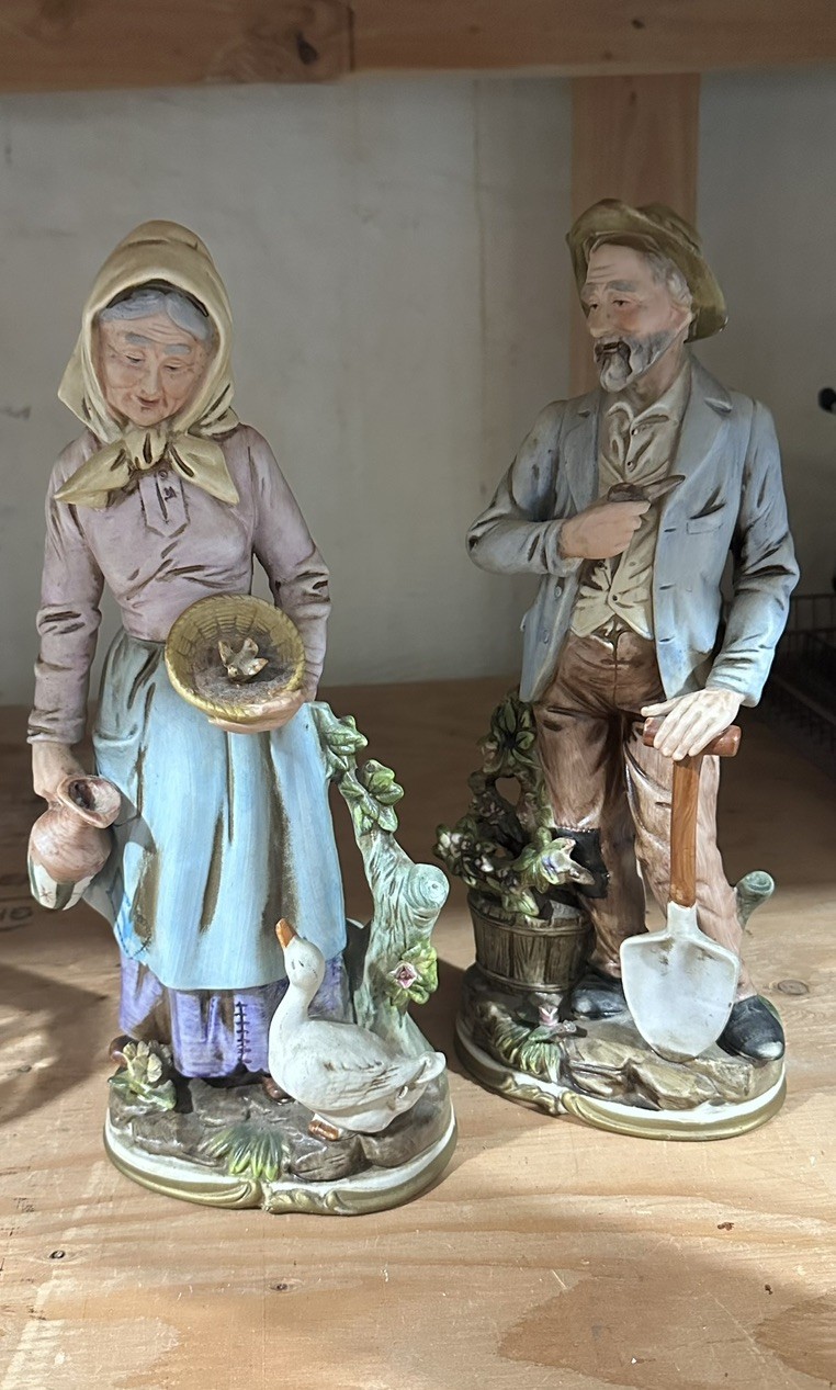 Vintage Homco Old Farmer and Old Lady Gatheing Eggs (14″)