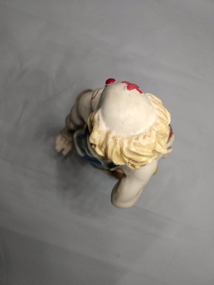 VTG 10″ Unknown Circus Clown Athlete Basketball Player Statue Stand