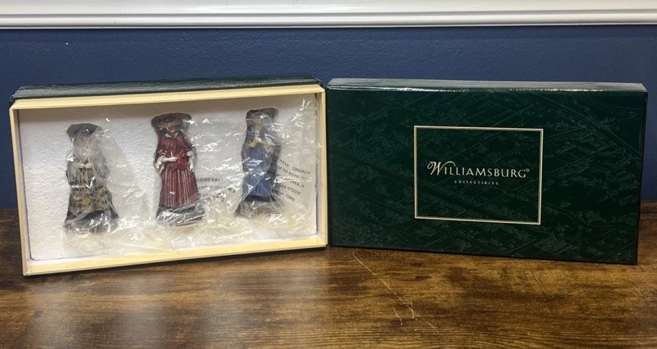 Vtg 2001 Lang & Wise Williamsburg Strolling Women (Set Of 3) 30489736 Colonial