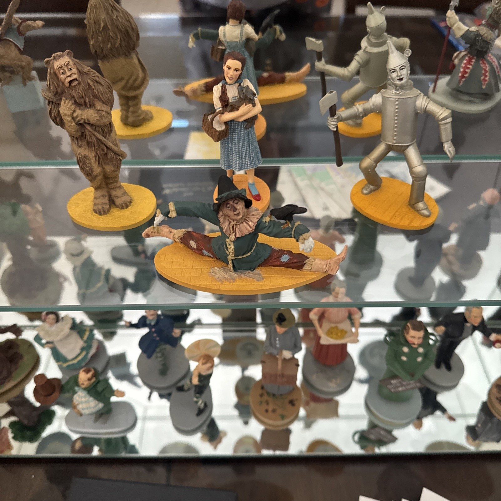 Franklin Mint Wizard of OZ Set of 20 Figurines Handmade glass case, 20 Booklets