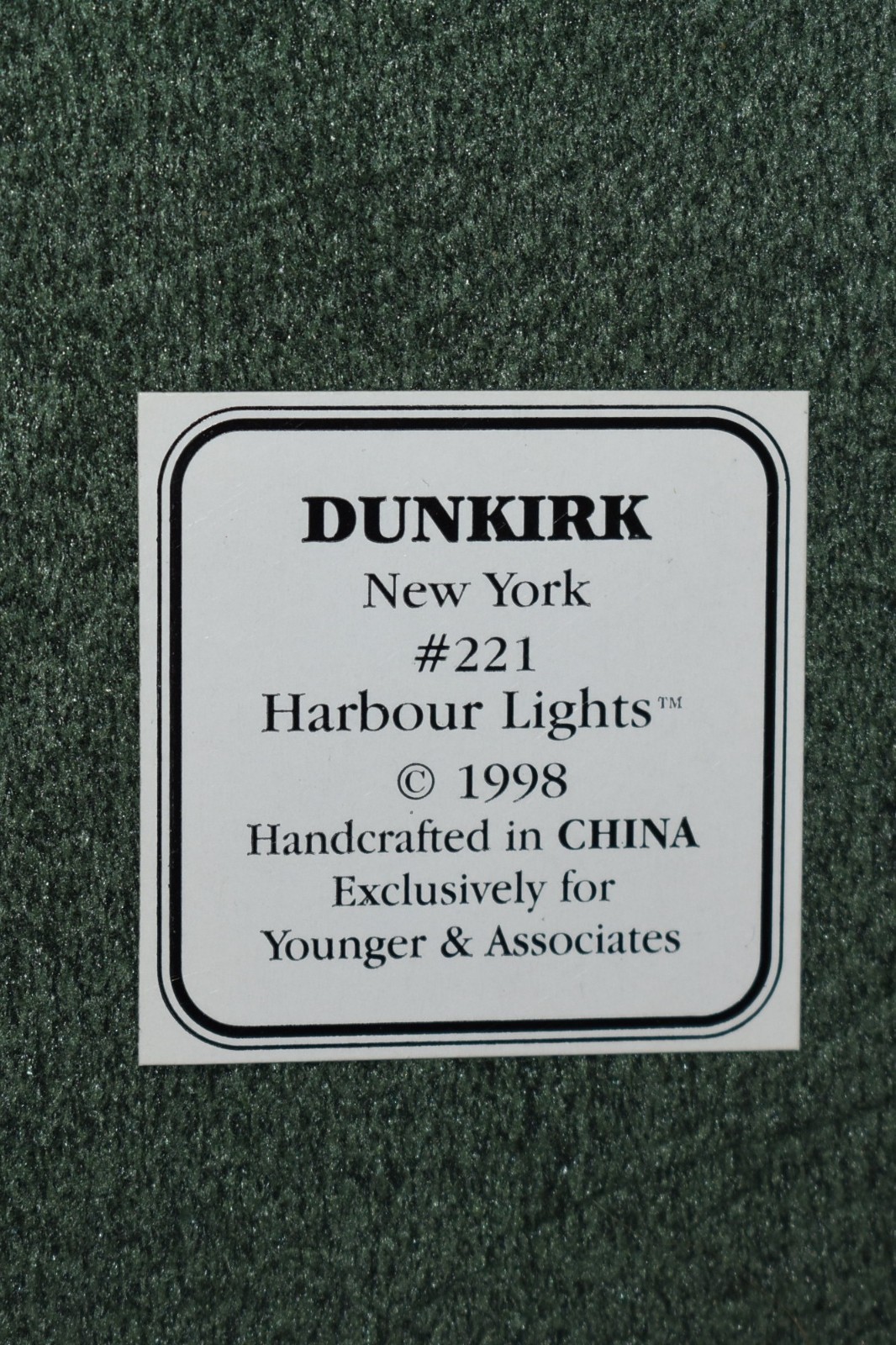 COLLECTIBLE HARBOUR LIGHTS LIGHTHOUSE 1998 DUNKIRK NEW YORK HL# 221