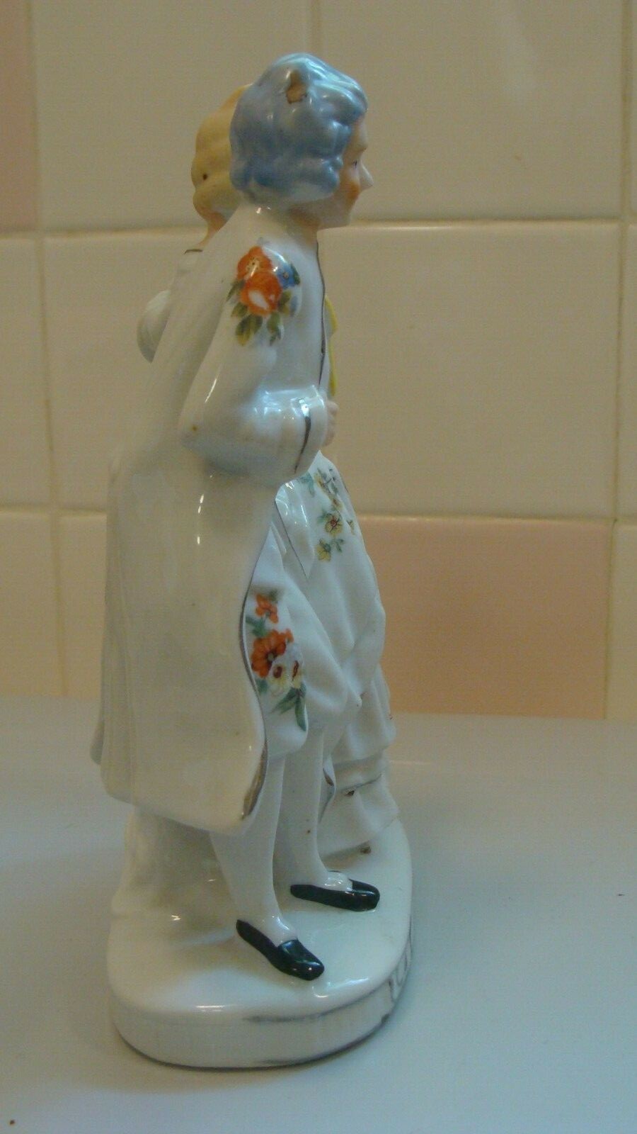 Vintage Ceramic/Porcelain Victorian Couple Figurine 4.9″ x 2.4″ and 7.1″ tall
