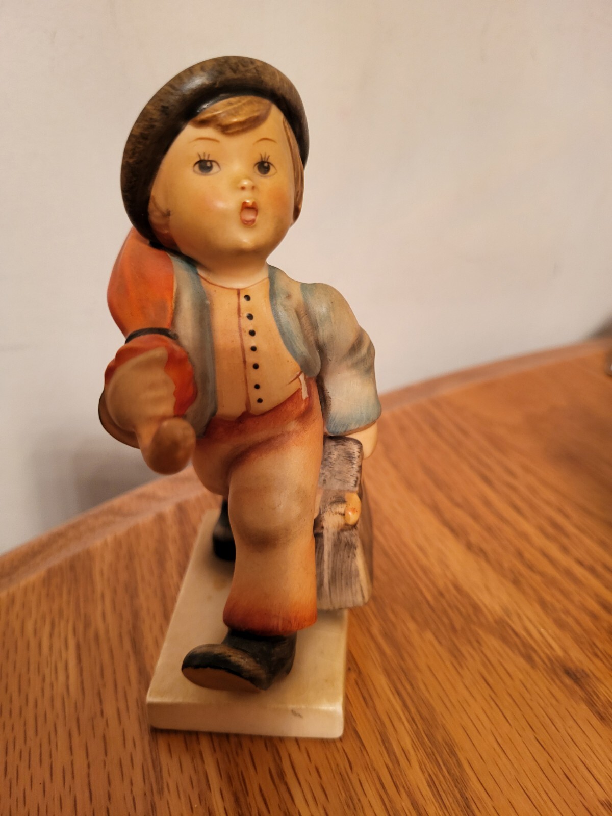 Hummel Goebel German Porcelain Figurine 11/0 Merry Wanderer 4.75″