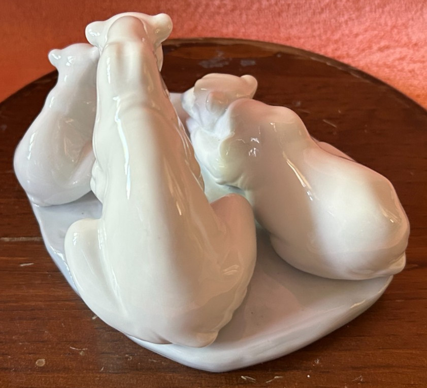 LLADRO SPAIN 1443 PORCELAIN FAMILY OF BEARS ON ICE CAP Free Shipping