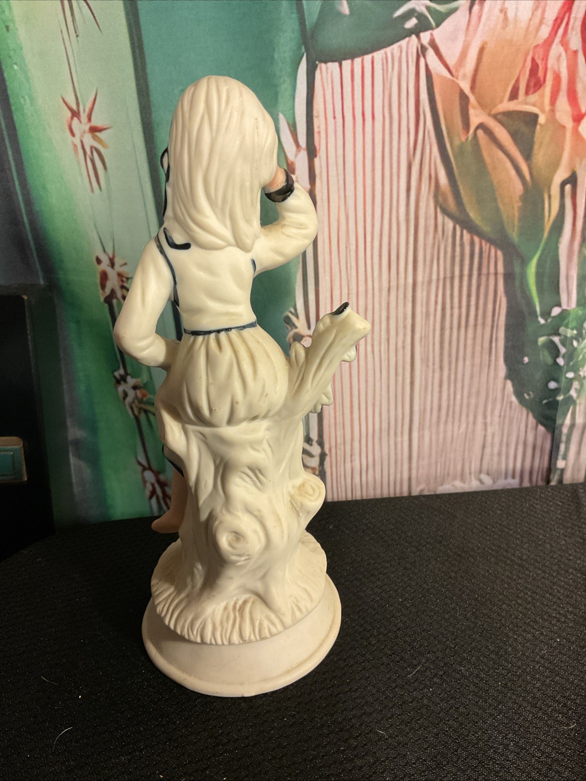 Set unique Vintage 8.5 In. Porcelain Girl Holding Flowers & Boy No Damage