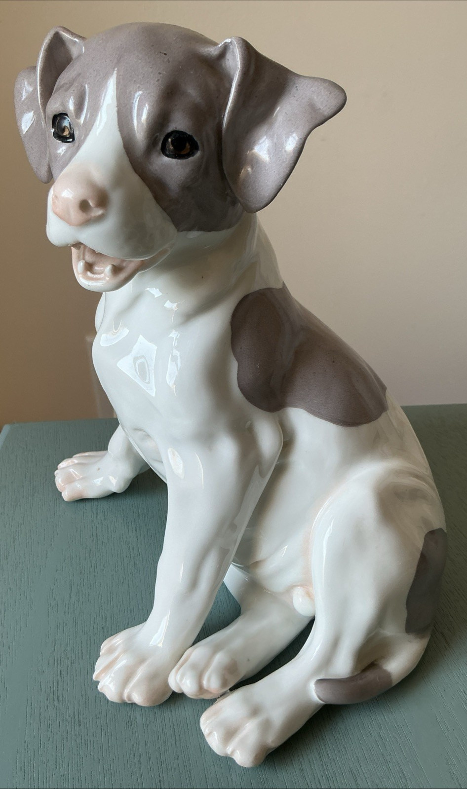 VTG 8” Tall Porcelain Beagle Sitting Puppy Mint Cond “DEPOSE 9620 & 40”