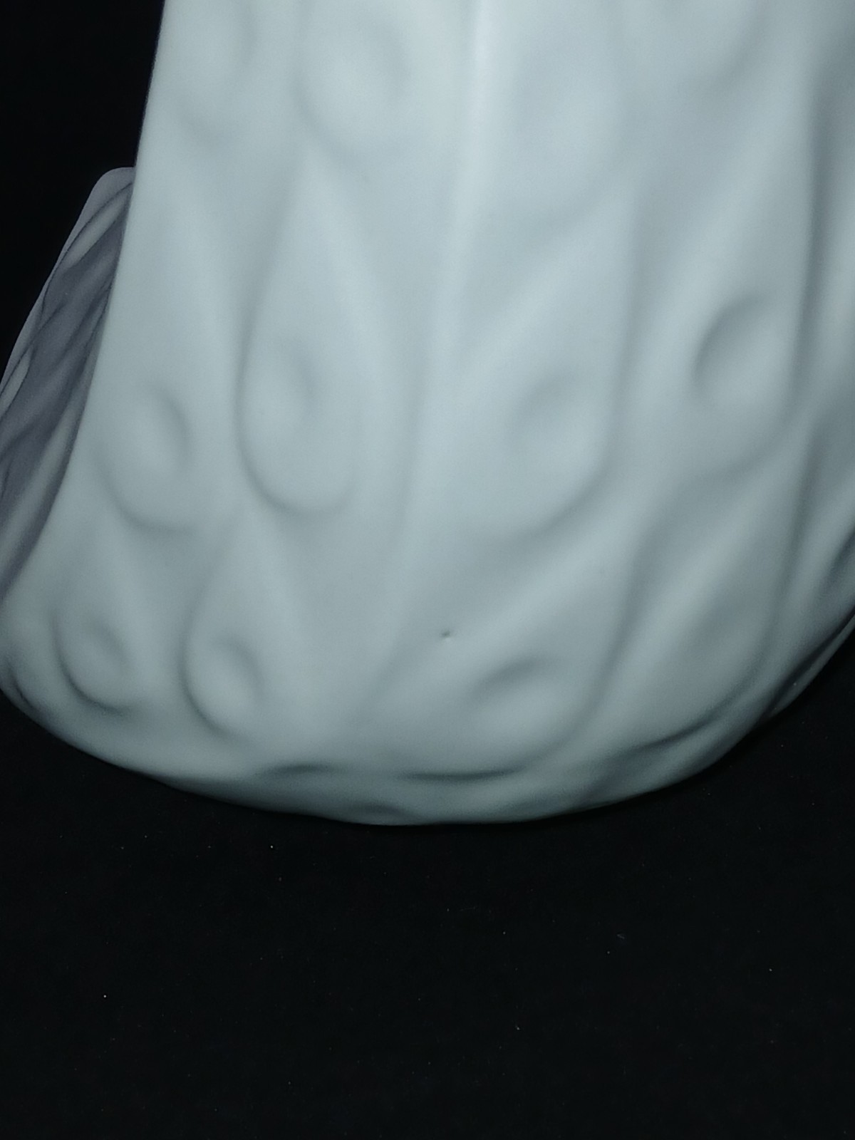 Jonathan Adler Menagerie White Ceramic Teardrop Textured Medium 8.25″ Bird