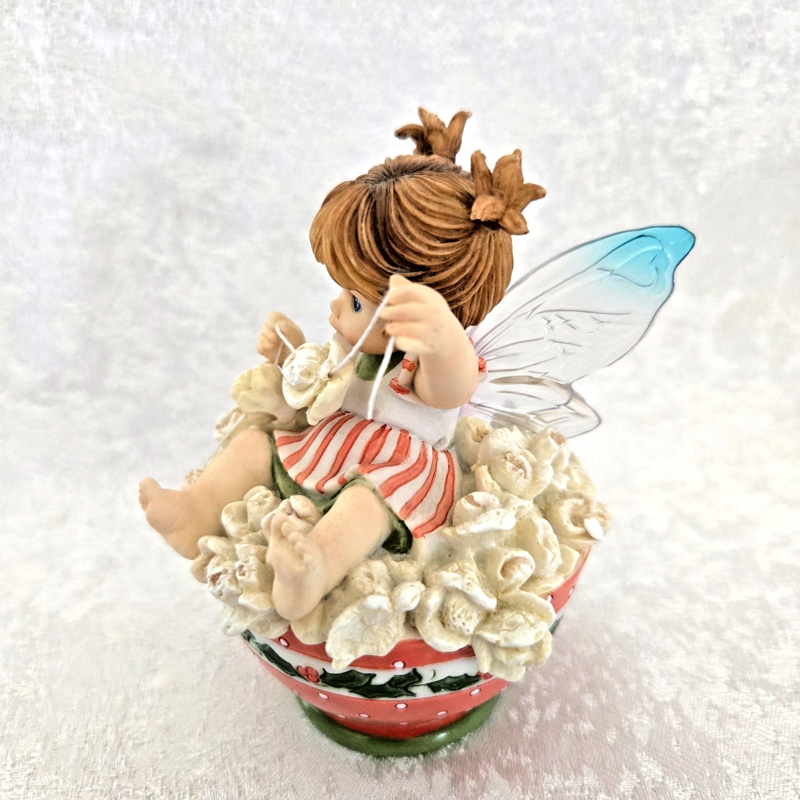 My Little Kitchen Fairies Enesco – STRINGING POPCORN FAIRIE #4005699