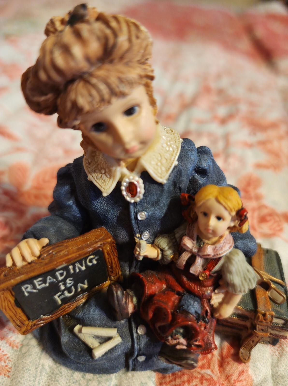 Boyds Yesterdays Child Dollstone Michelle with Daisy – Reading is Fun 1996. 