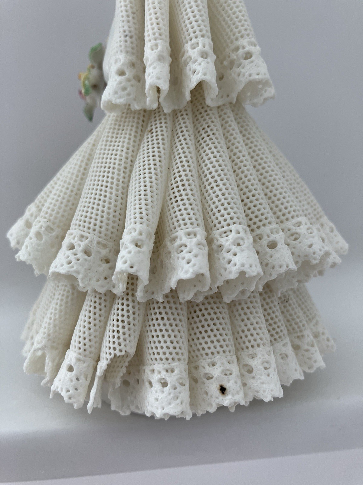 MV Irish Dresden Muller Volkstedt Porcelain Lace Elegant Bride & Groom Figurine