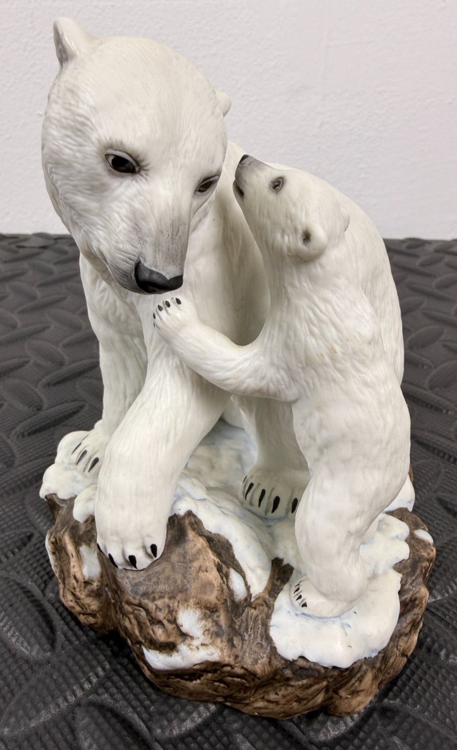 Lenox Fine Porcelain (1990) Bear Hug Polar Bears Nature Gentle Majesty 5x6x7″