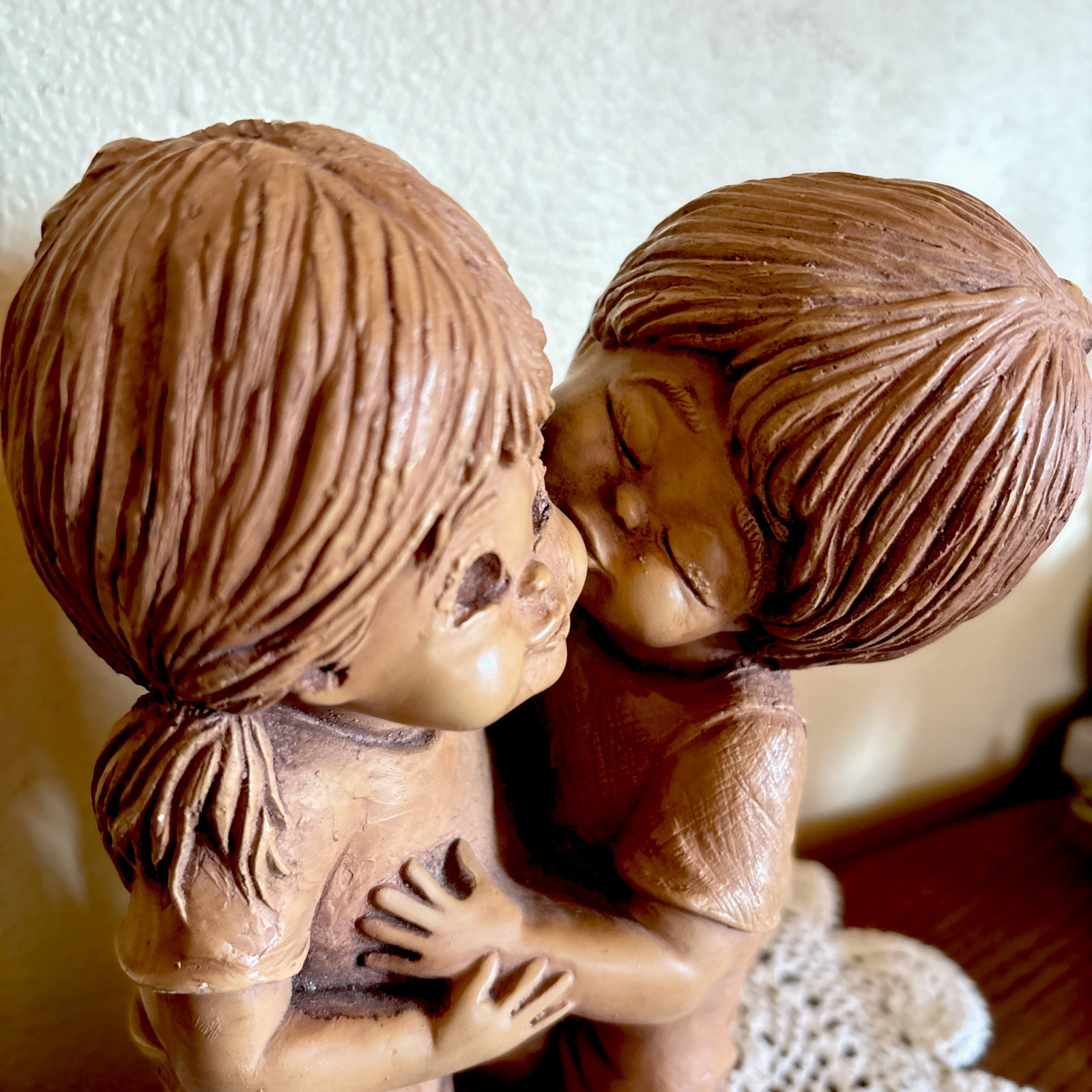 Vintage Bill Mack FANNYKINS 8″ Statue Figurine Sculpture “FIRST KISS” Boy Girl
