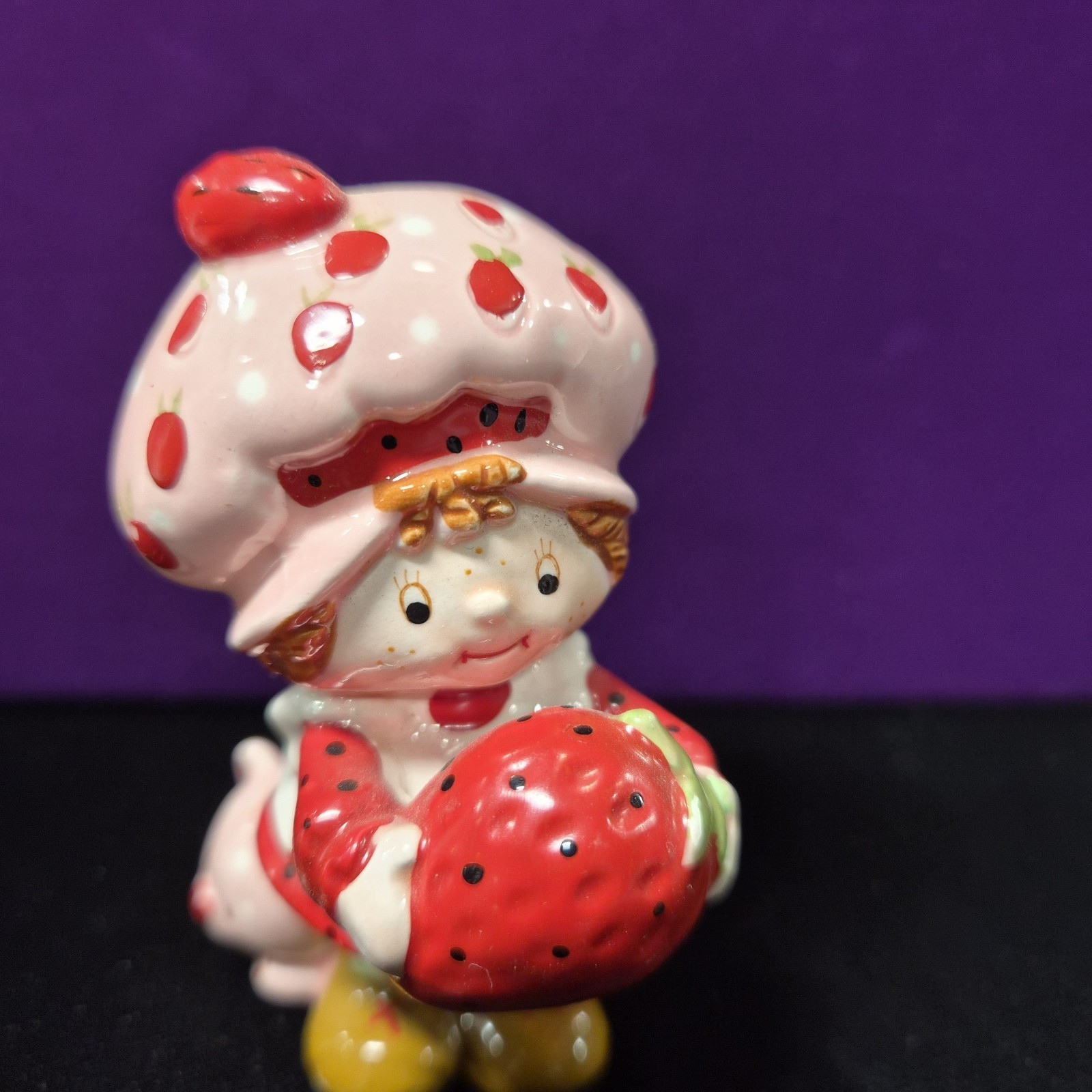 2 Vintage 1981 STRAWBERRY SHORTCAKE Ceramic Figurine CUSTARD WWA Inc 1980s Korea