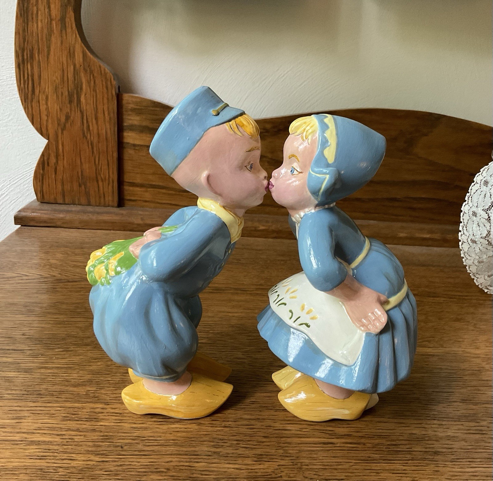 Hand Painted Ceramic Holland Delft Style Dutch Kissing Boy and Girl