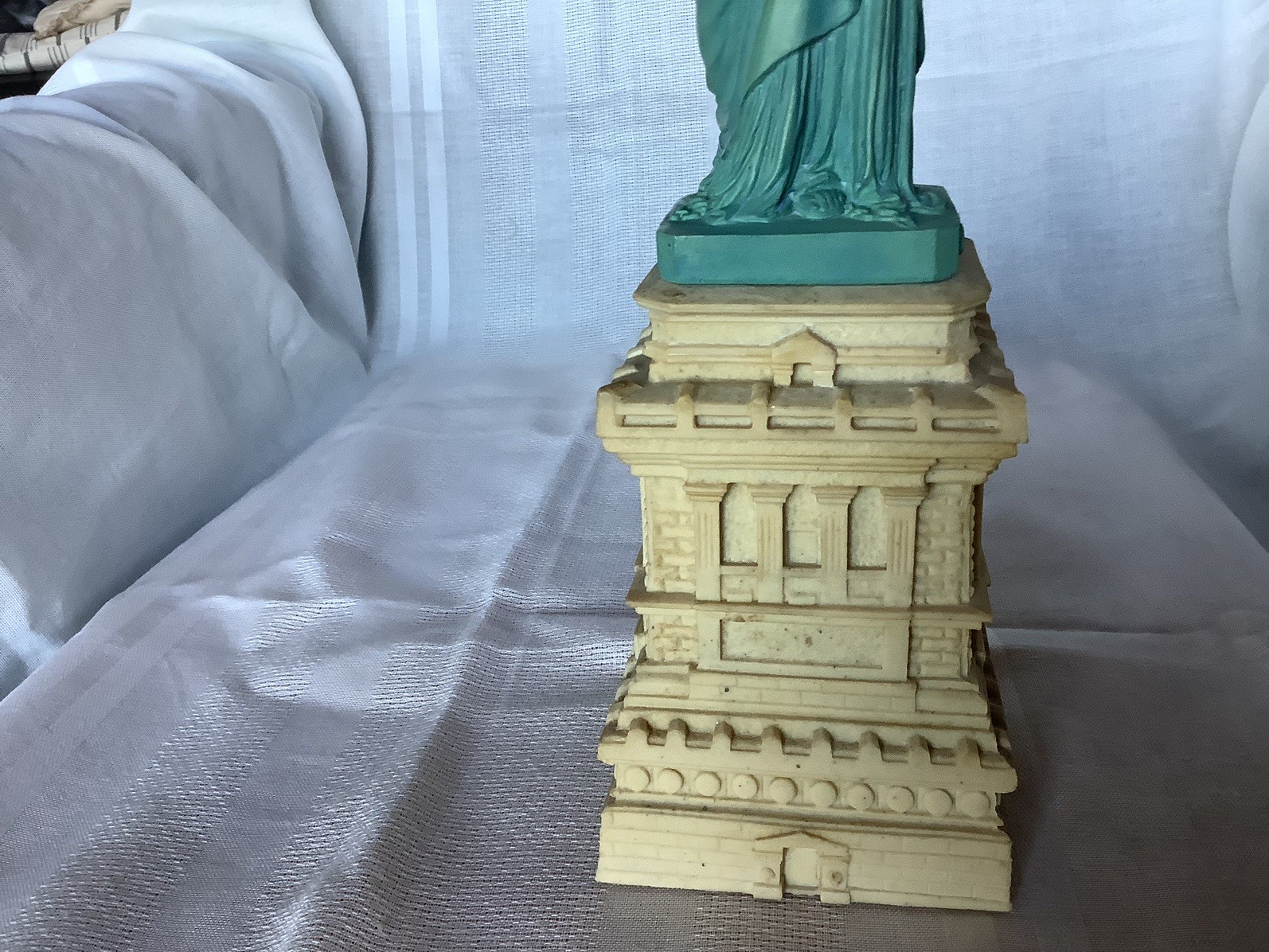 Alva-Barrett Colea Inc Statue of Liberty Resin Figurine Green Beige 1982