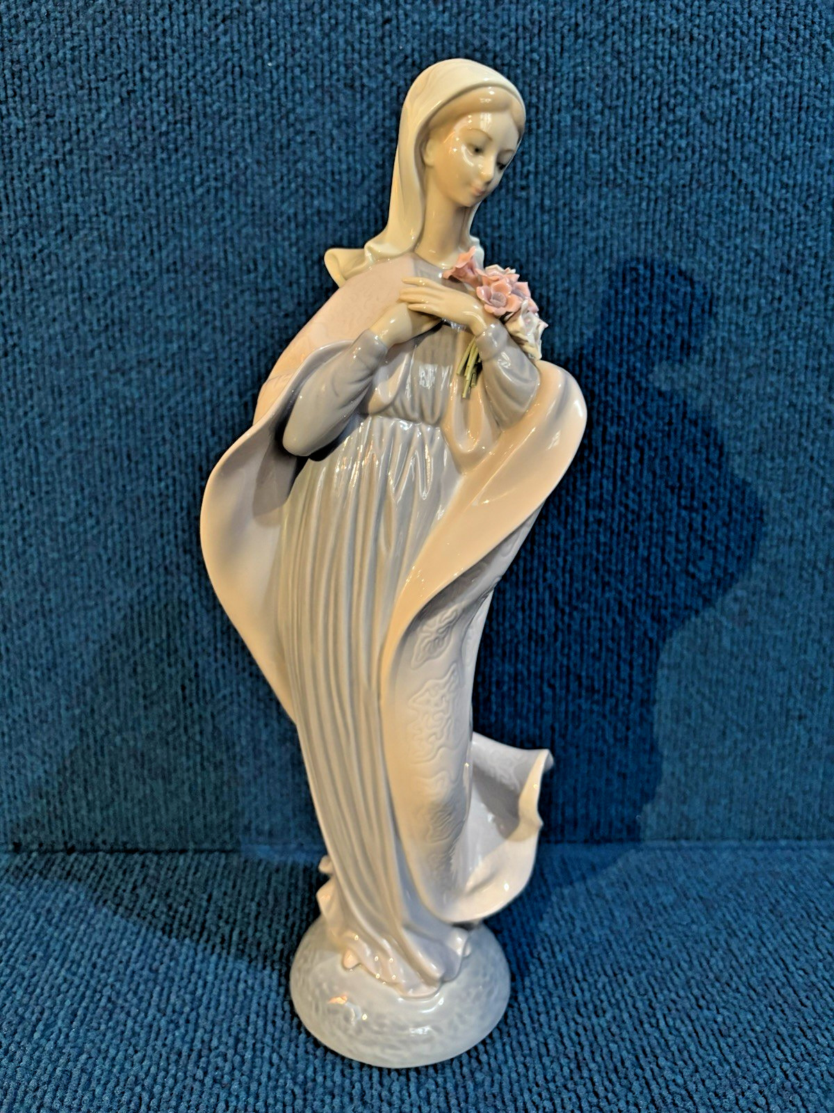Lladro Our Lady with Flowers Porcelain Figurine 5171 Made in Spain 12.5″ w/ flaw