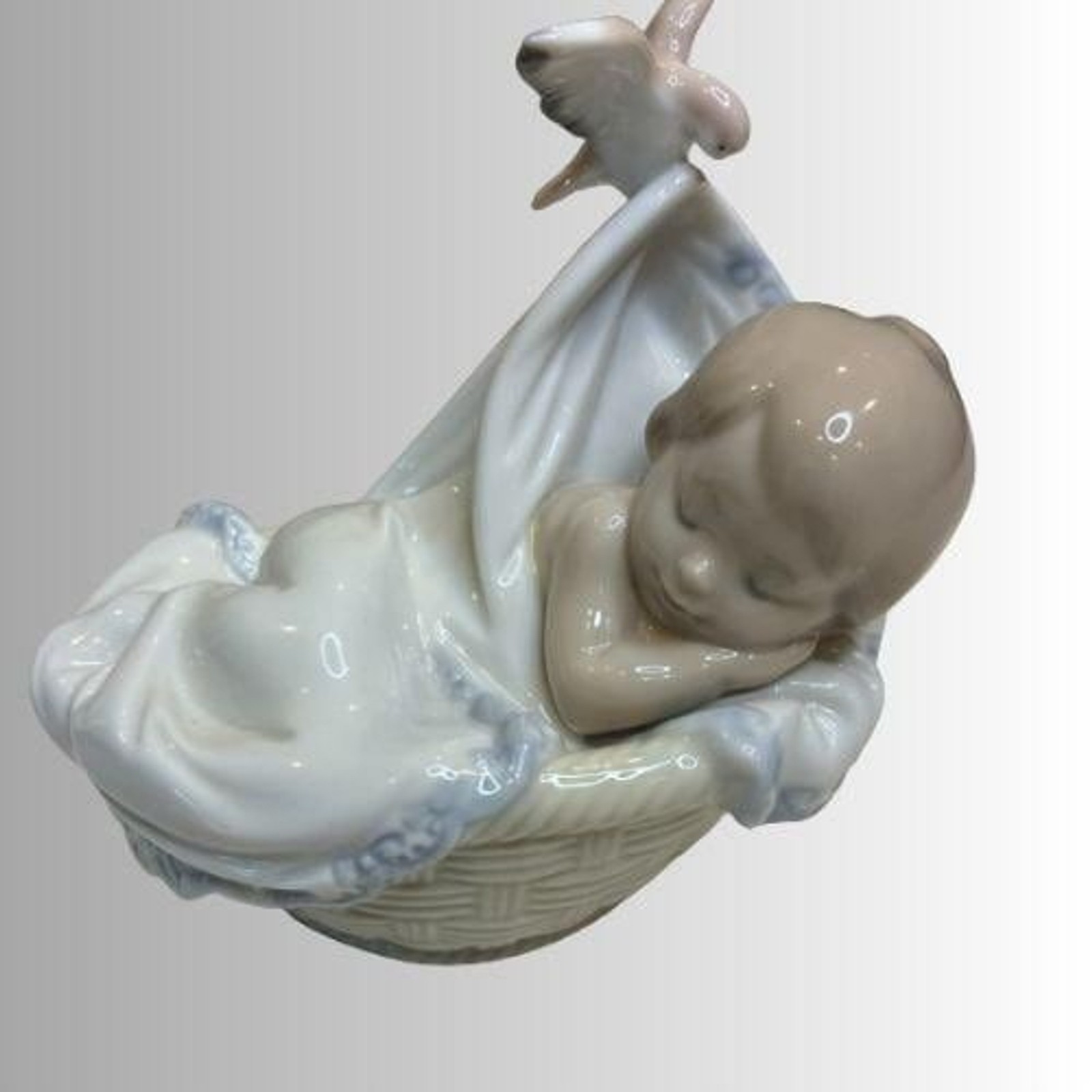 Lladro Baby Boy 6656 “Tender Dreams” – Infant in Basket with Bird in Original Bo