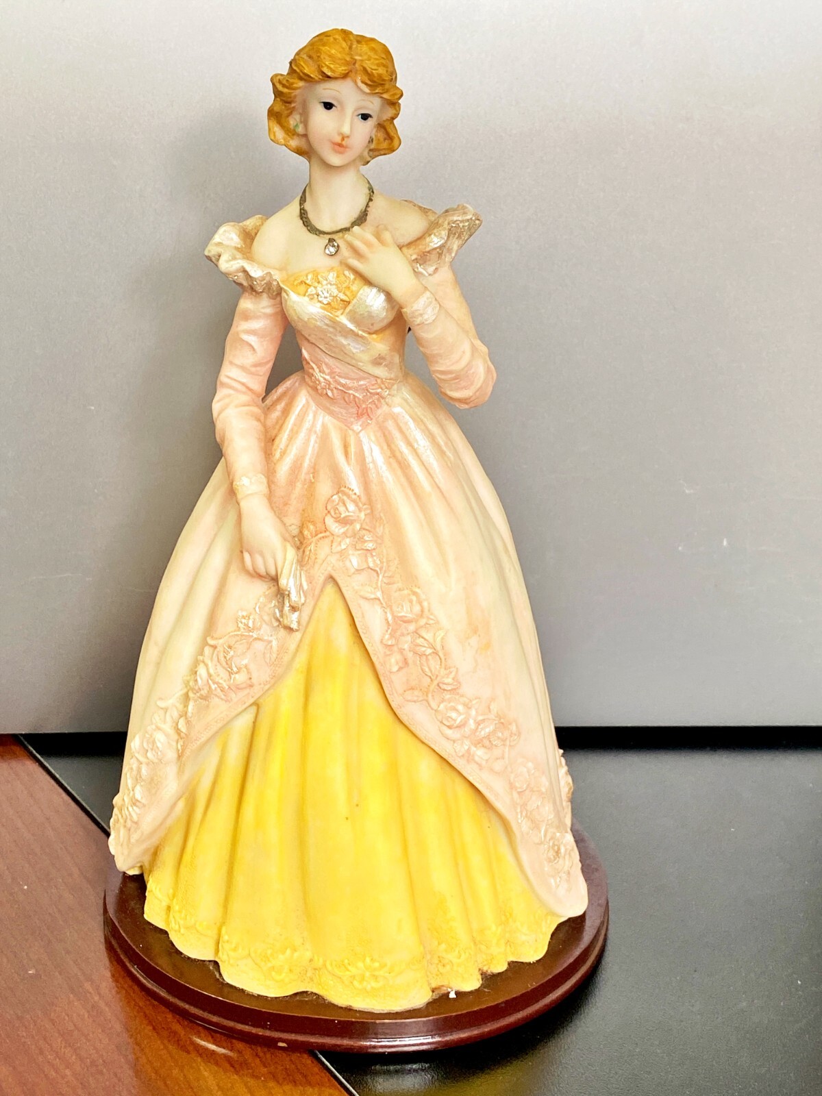 Vintage 9″ Victorian Lady Figurine Wood Base Turtle King Giovanni Giftware