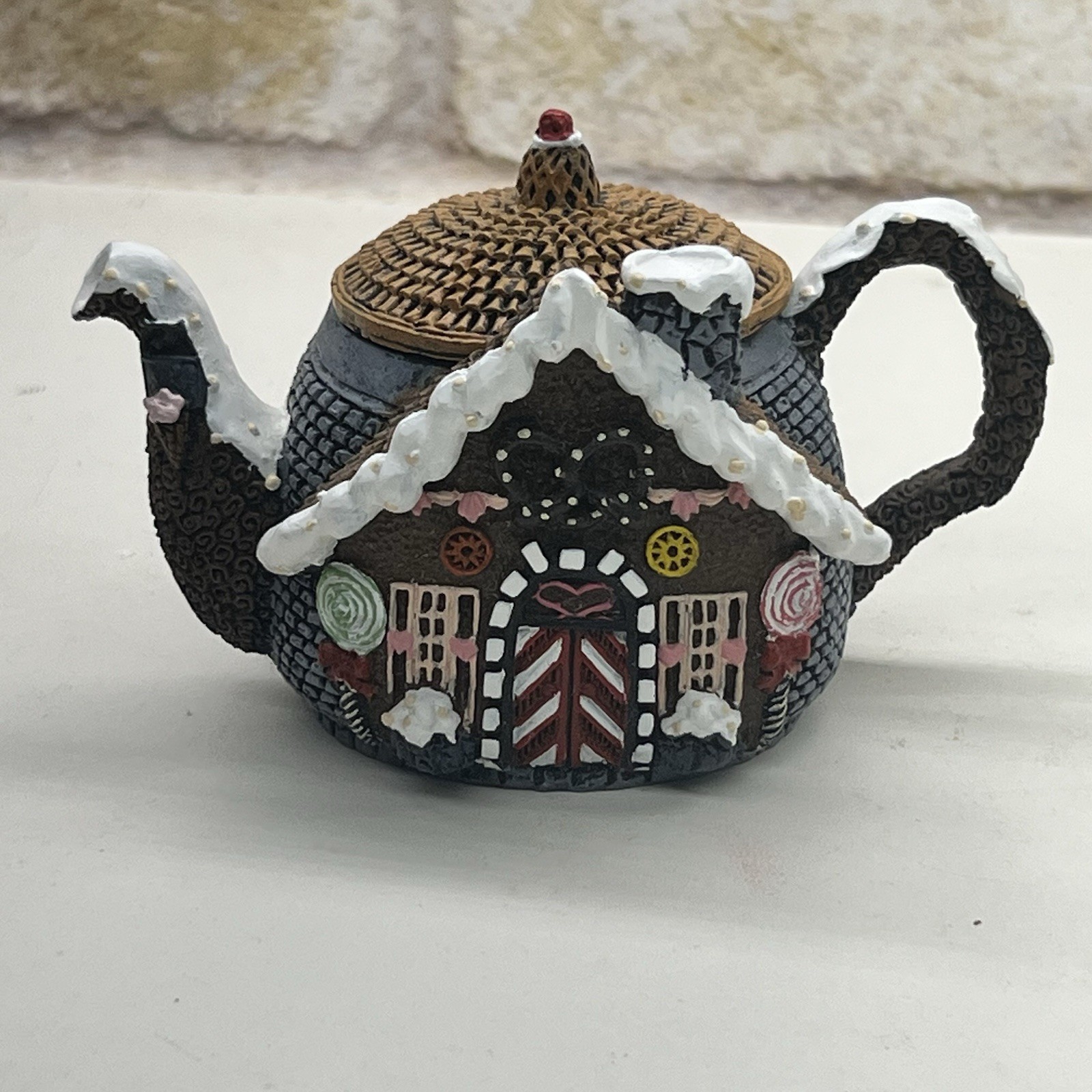 NIB~Hometown Teapot Cottages~ Gingerbread House- Vintage Collectible 5”x3”