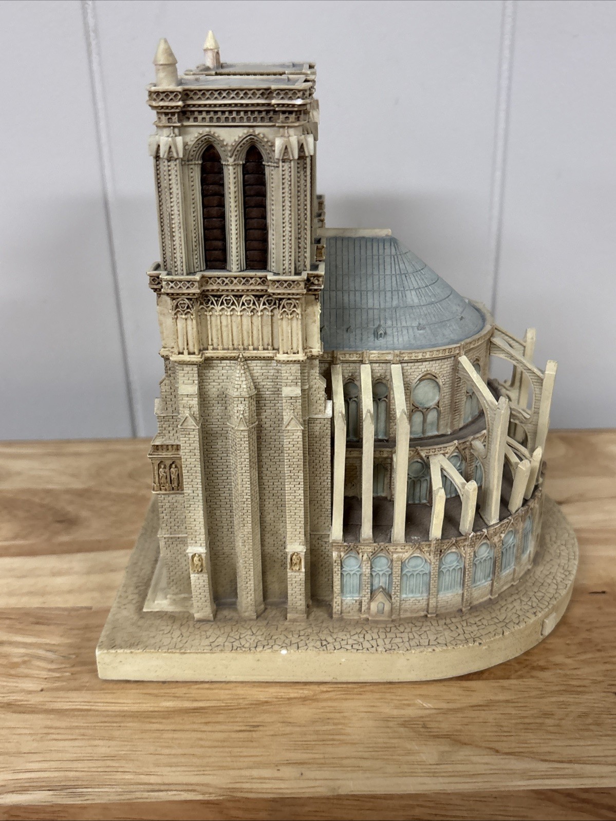 Vintage Harmony Ball Co Notre Dame Cathedral Lighted Resin Statue Figurine 2005