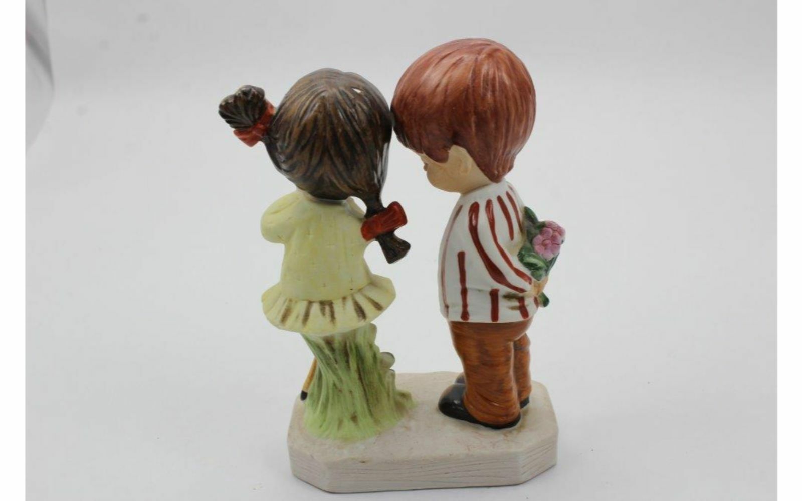 Gorham Moppets 1971 Boy Girl Love Flowers Gift Surprise Kiss Figurine 6.5″ tall