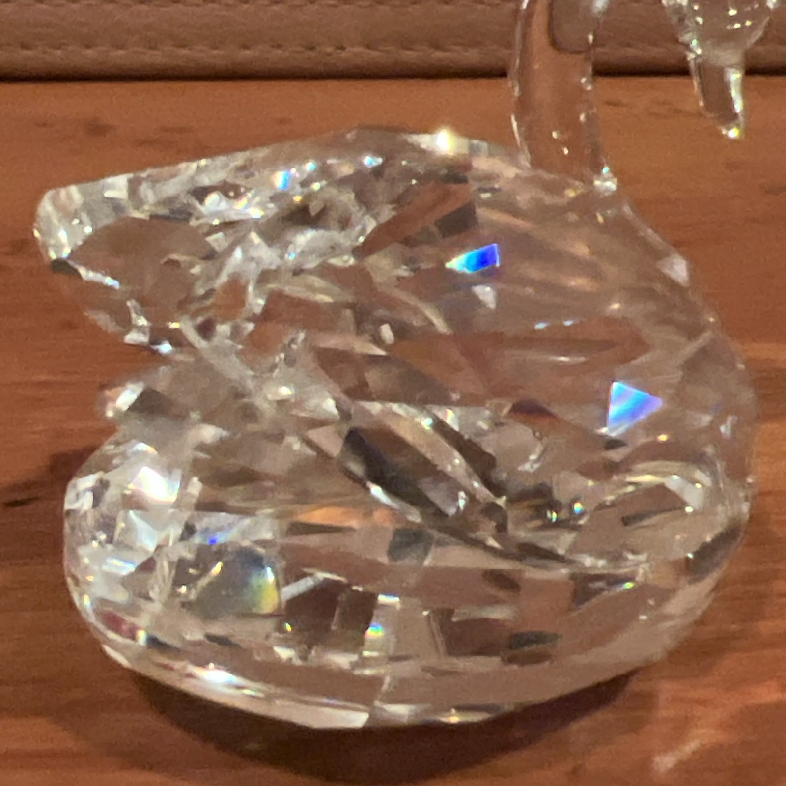 Swarovski Crystal “Beauties of the Lake” Swan Figurine 2 1/2″ x 1 1/2″