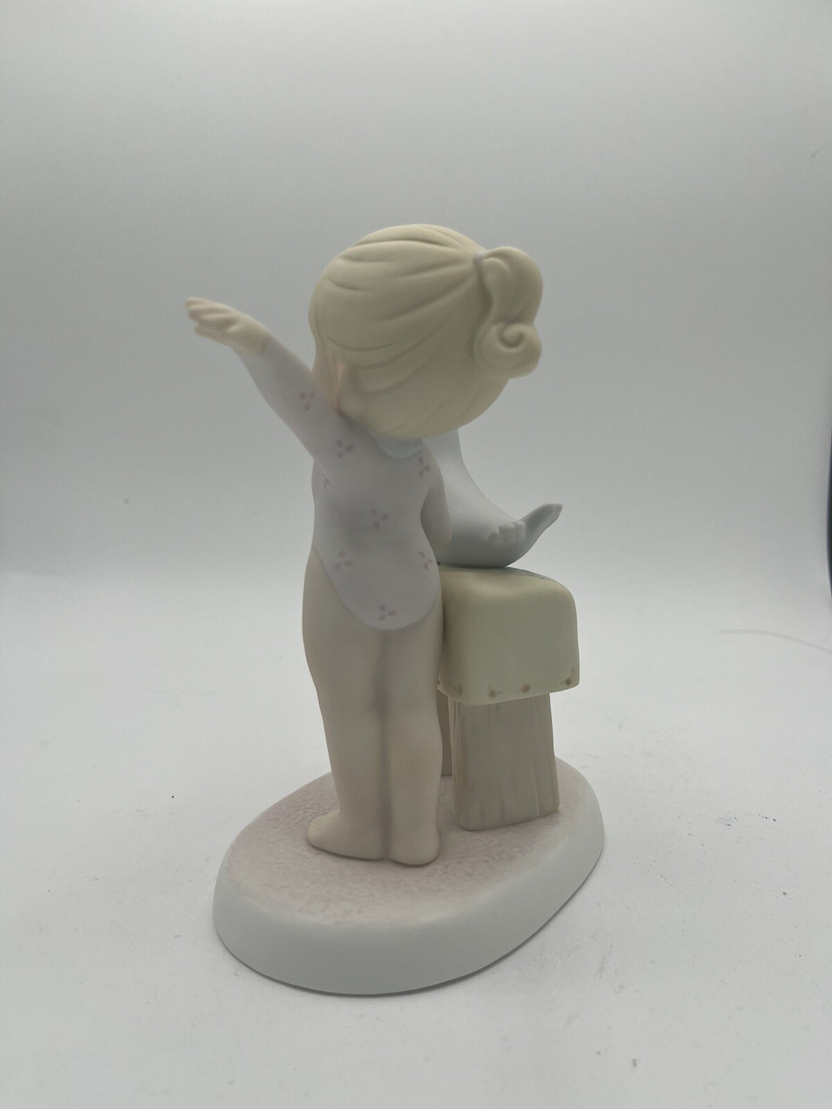 Precious Moments 283592 Faith Is The Victory, 1997 Frequent Buyer Figurine