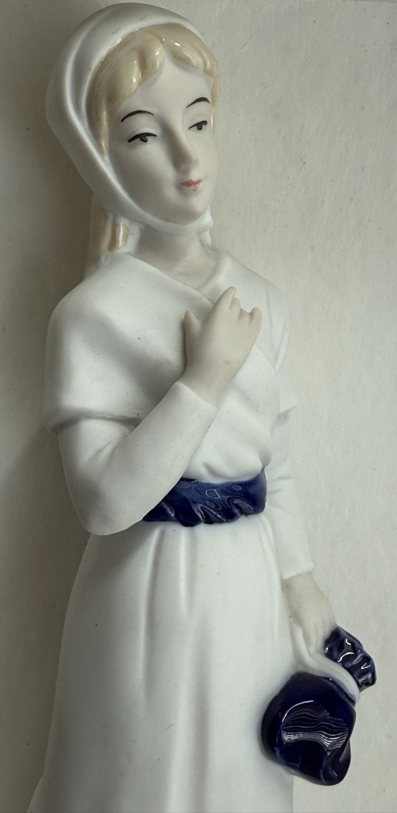 Vintage Spanish Porcelain Figurine Lady with Scarf & Bag 9.5″ Matte/Gloss Finish