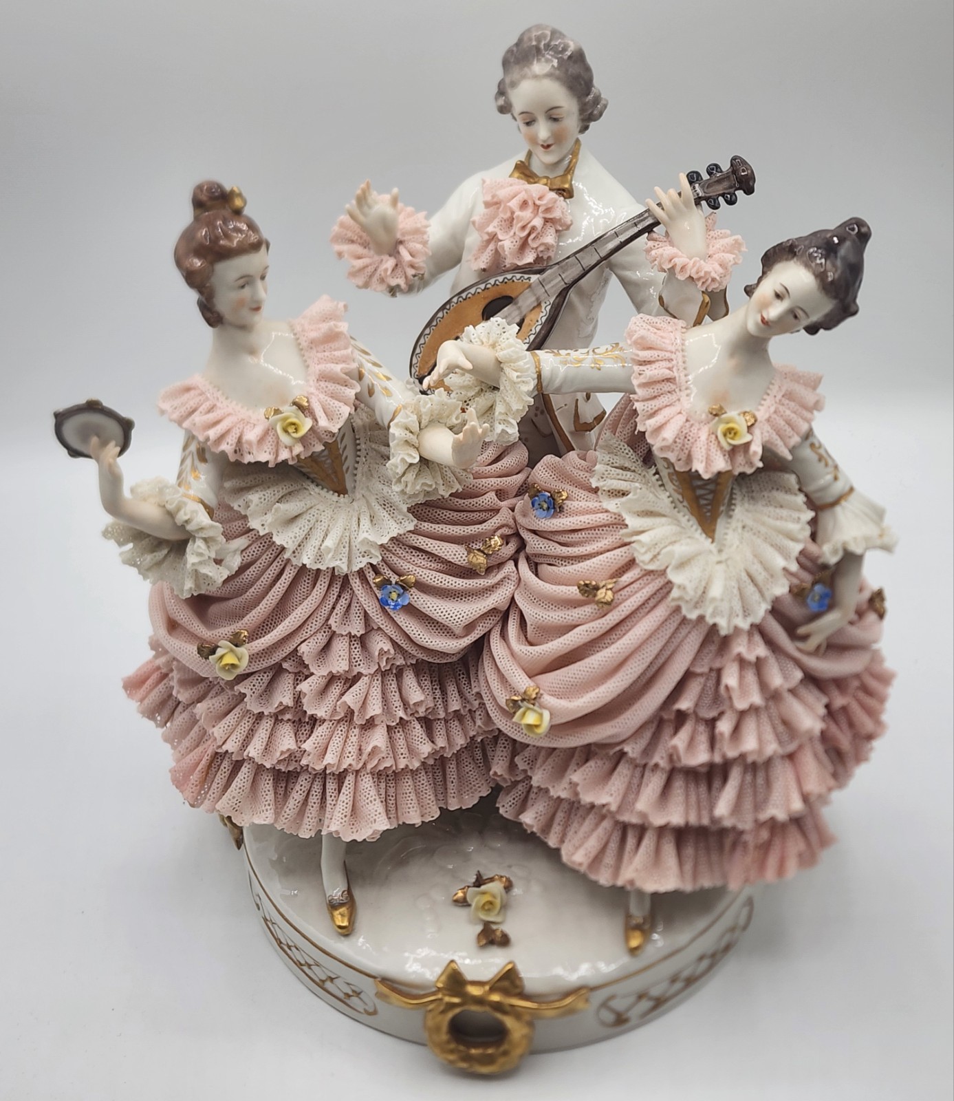 Lg. Antique Dresden Lace Franz Witter Figurine 3 Figures Dancing Pink 9″×9.5″