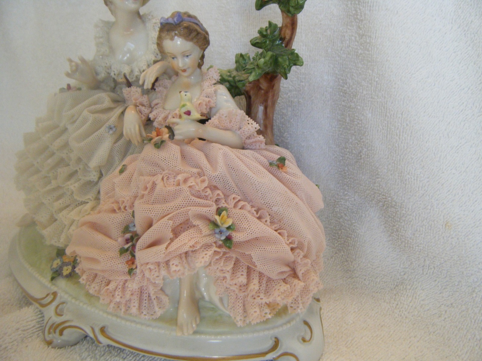 💕 GERMANY UNTER WEISS BACH DRESDEN LACE PORCELAIN FIGURE TWO SISTERS ST135 3PT8