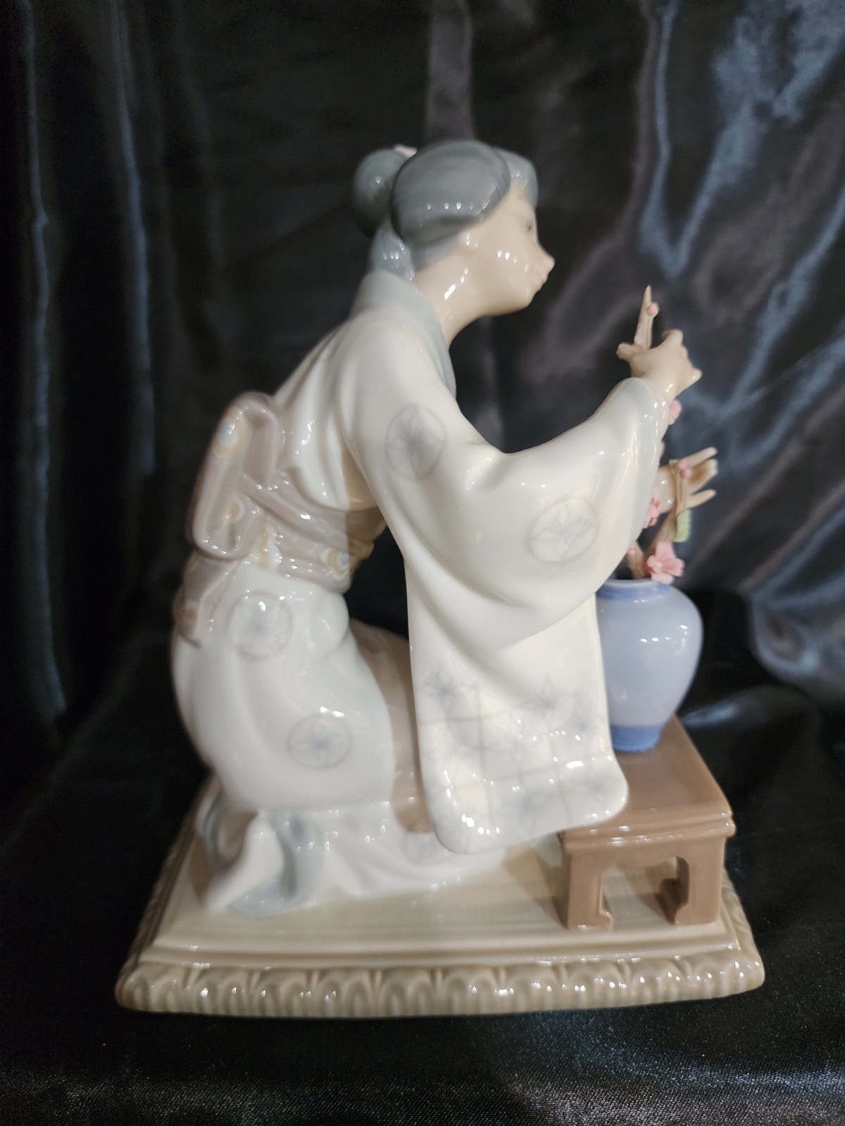 Vintage Lladro “Geisha Flower Arranger” Figurine #4840 (2)