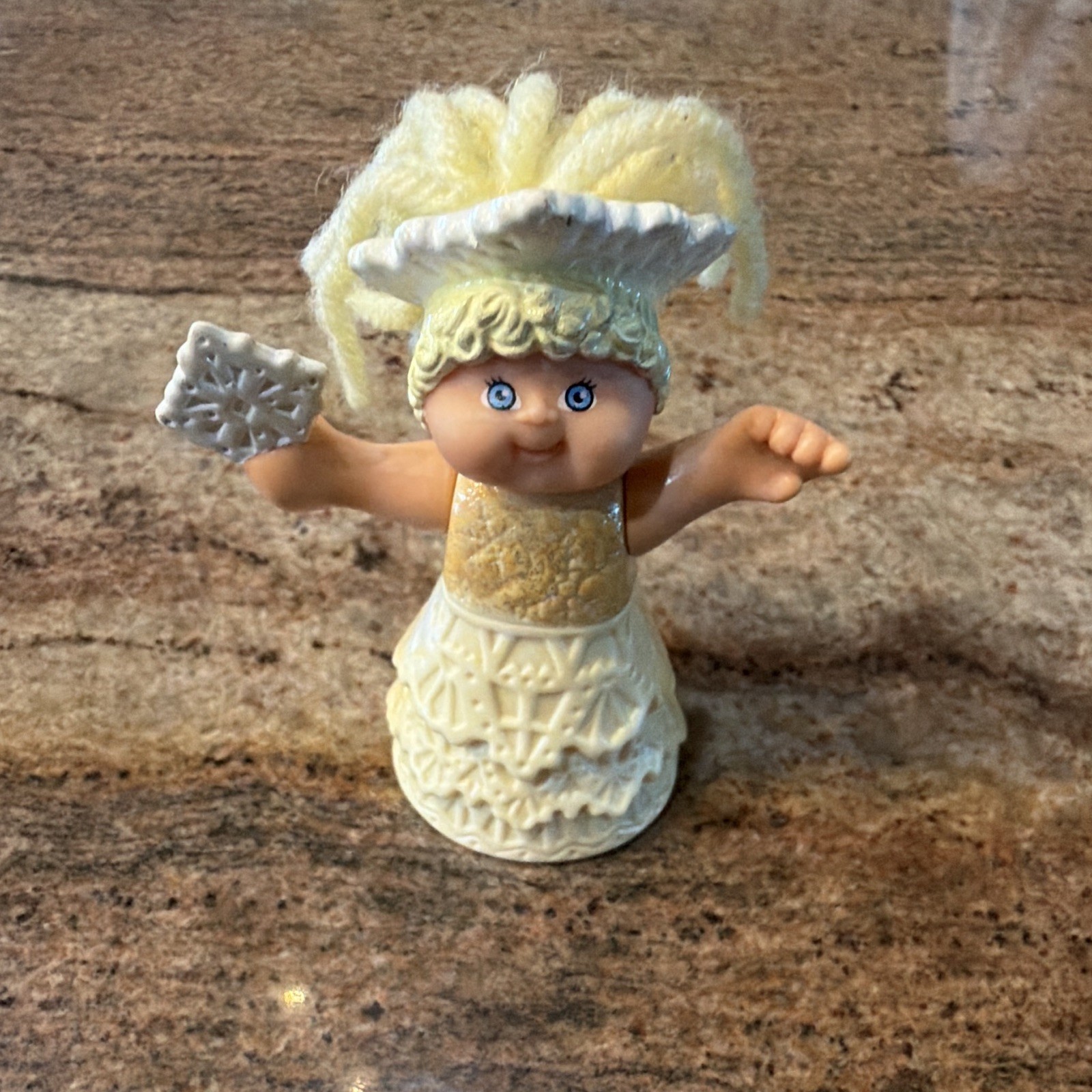 OAA, Inc. Heavenly Blessings 1994 Angel Figurine, Yellow/White Plastic, 3 in