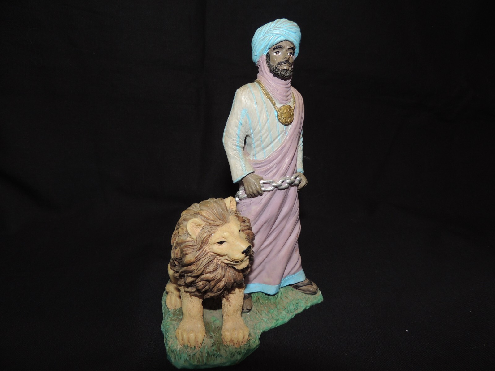 Vintage THE AFRICAN KINGS With Lion Figurine