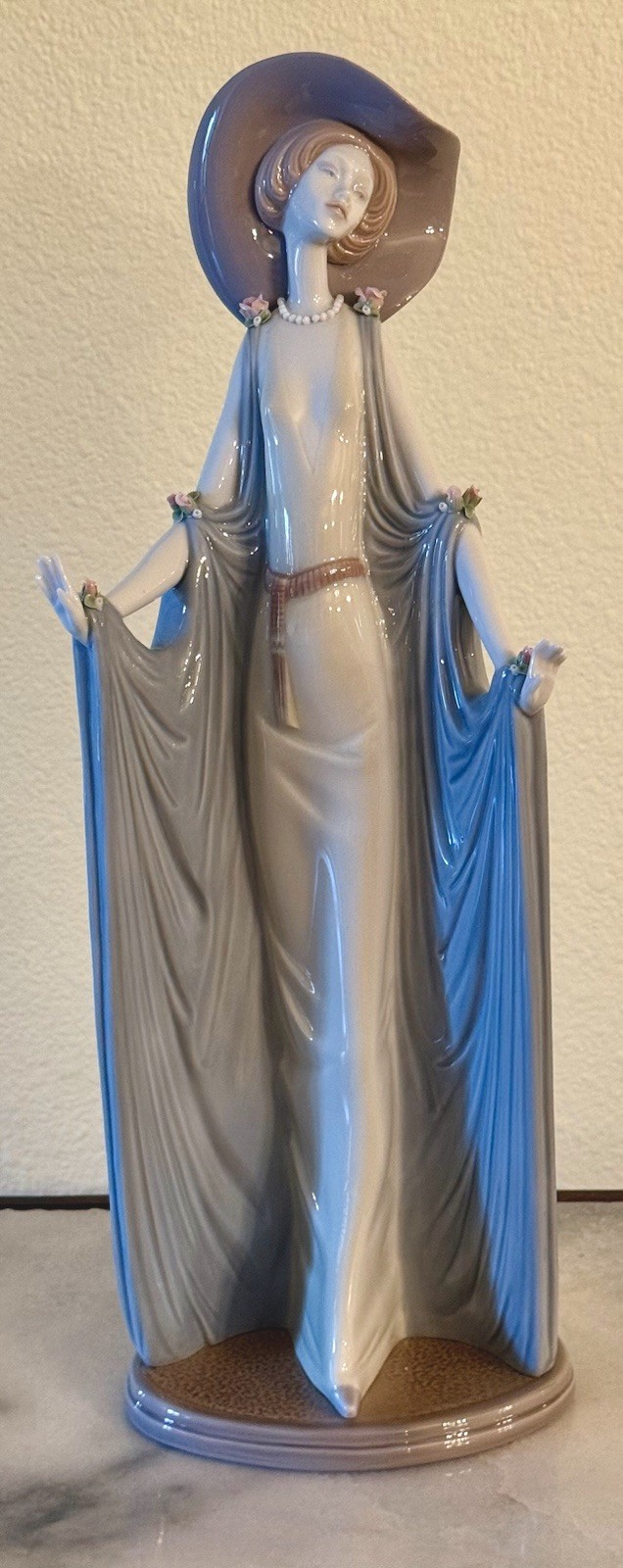Lladró Elegant Lady Porcelain Figurine 15” Gray Shawl Hat Flowers Spain Mint