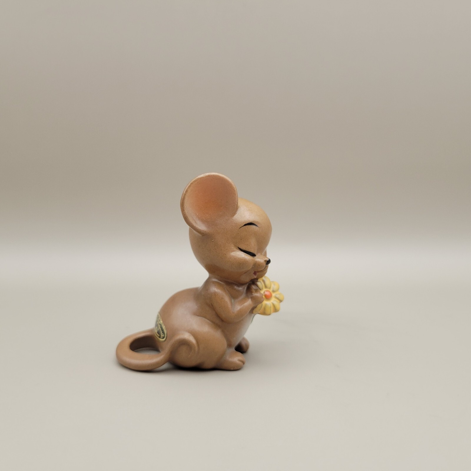 Josef Original – Japan 🐭”Loves Me” Mouse🐭 Figurine 2 1/4″ – With Yellow Flower