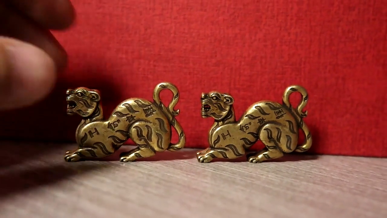 Pure Brass Flat Tiger Figurine Keychain Miniature Tea Pet Ornament Animal Statue