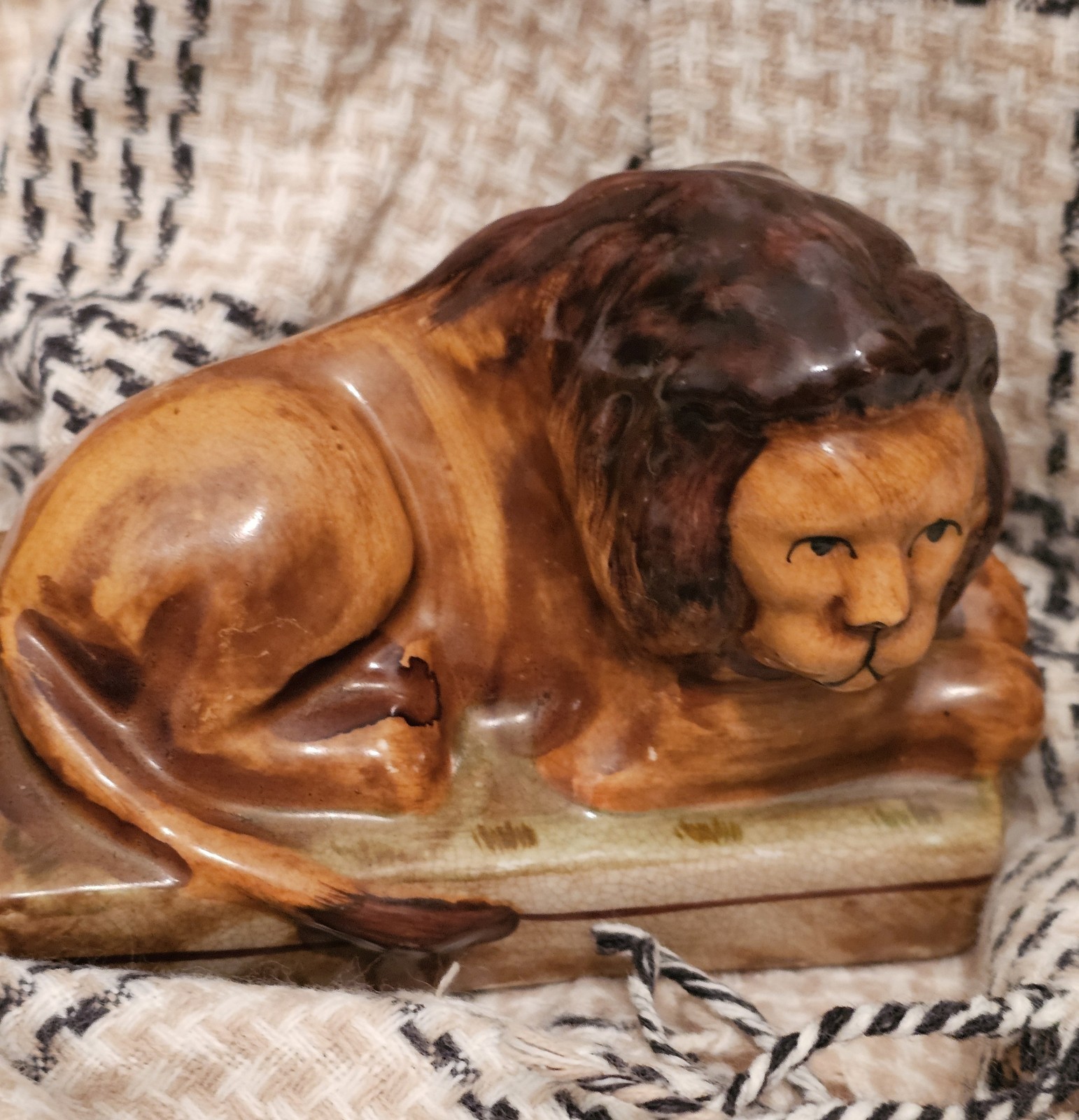 Beautiful Vintage* 5.5 ” English Staffordshire Lion* Glossy*EXCELLENT COND