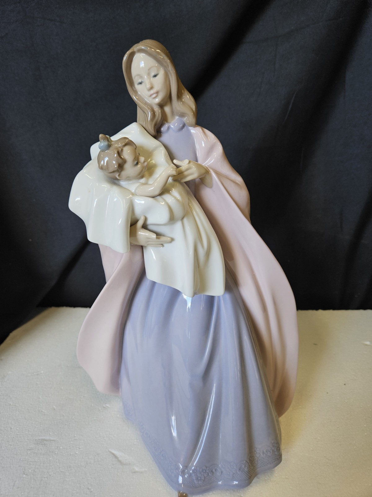 NAO by Lladro 1300 A Mother’s Touch Large Porcelain Figurine 13″ Mother & Baby
