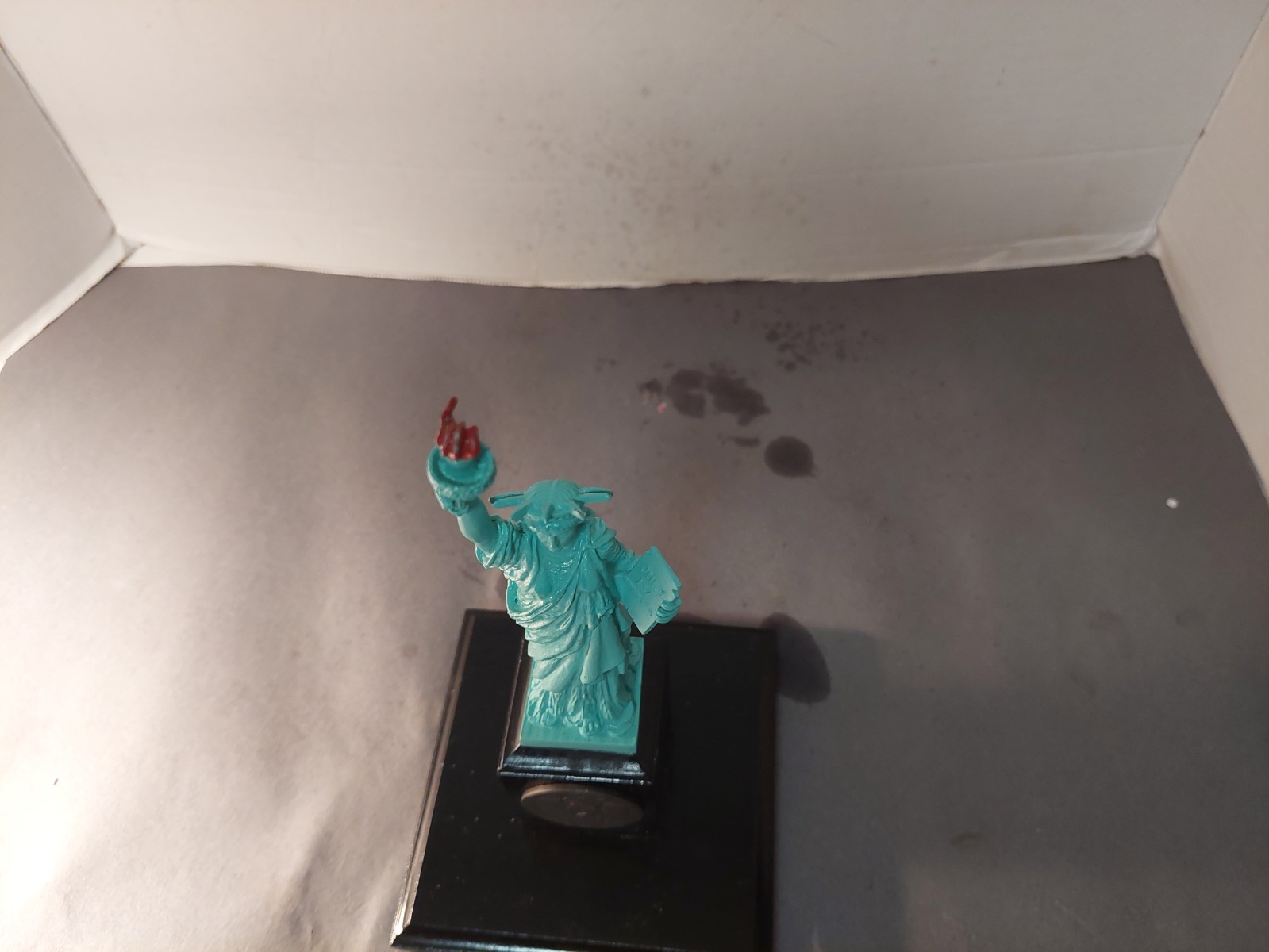1986 Danbury Mint Statue Of Liberty Figurine W/Commemorative Coin On Wood Base