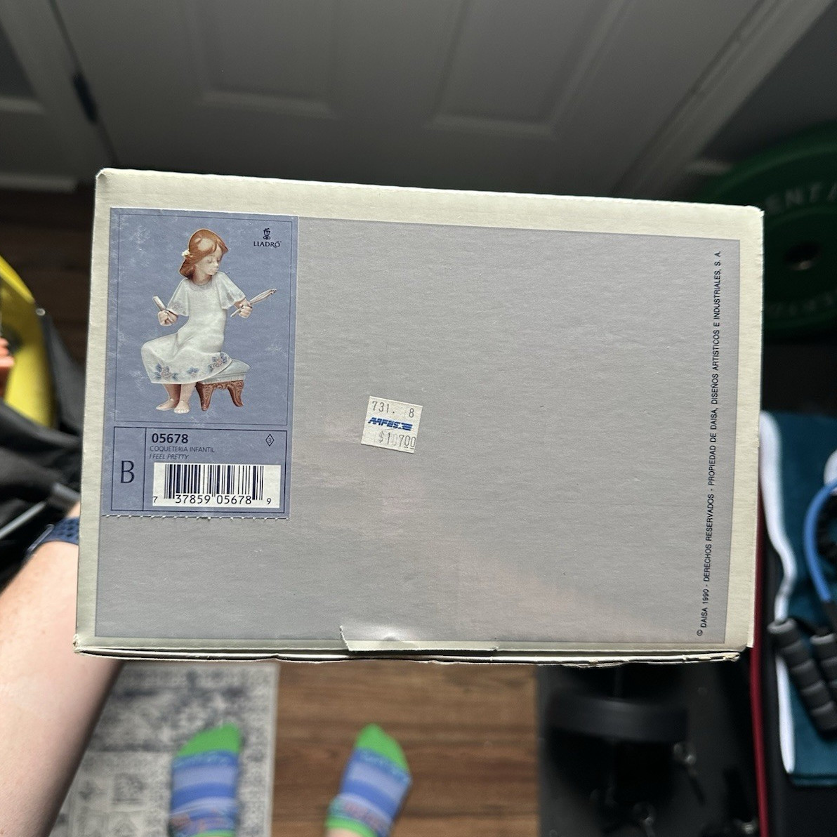 Lladró Porcelain Figurine Boxed 2000s Girl Seated Holding Mirror & Brush