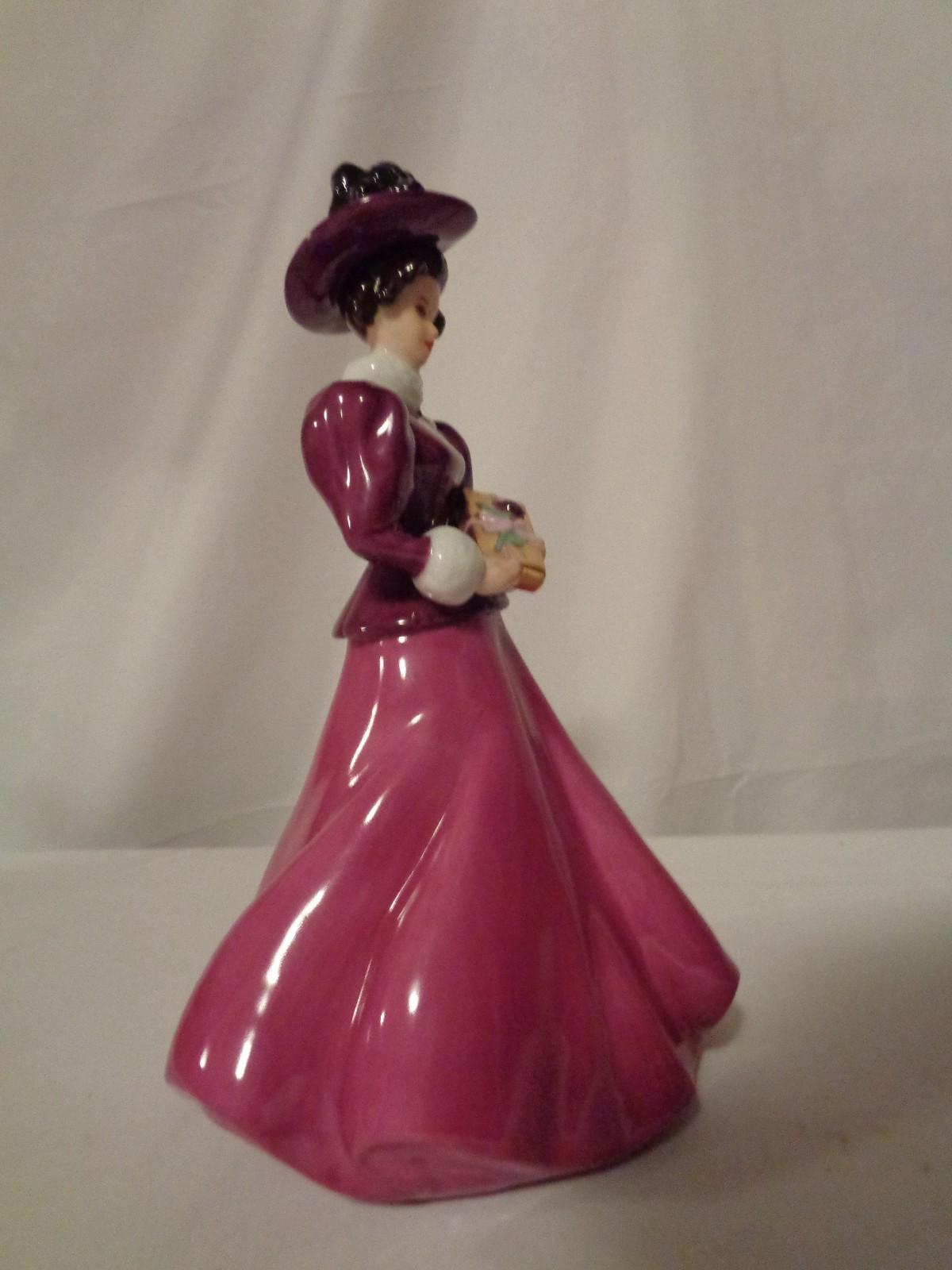 HALLMARK HOLIDAY TRADITIONS BARBIE DOLL PORCELAIN FIGURINE FIGURE wBox 1997 1996