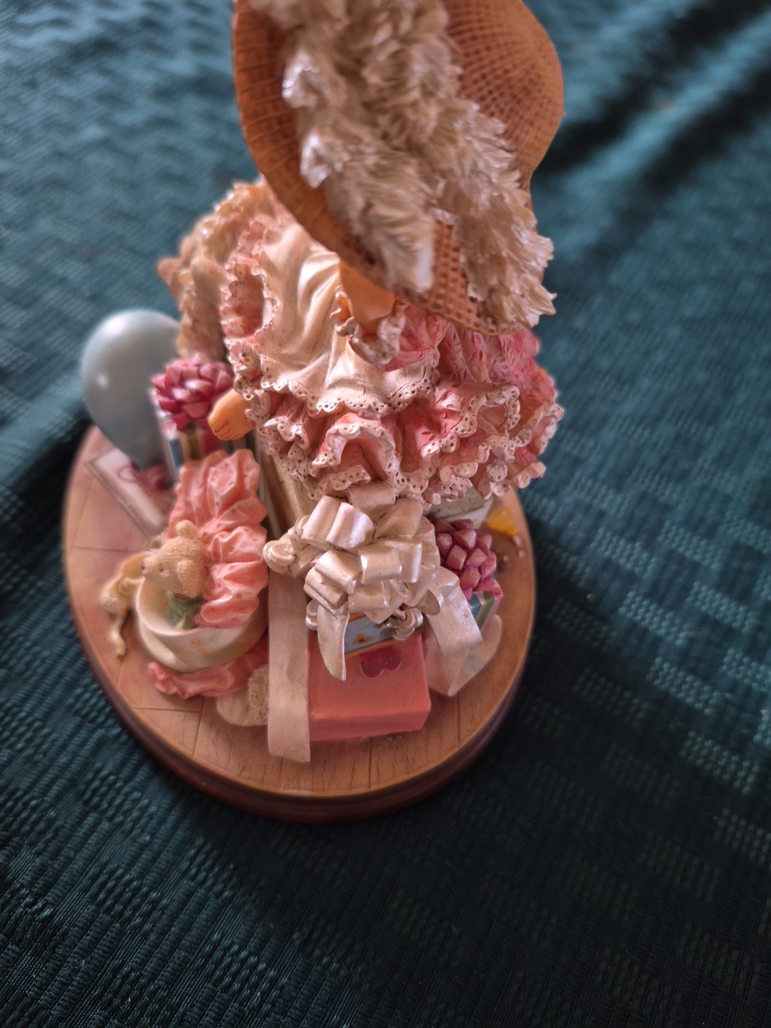 Demdaco Mama Says ” Lets Celebrate ” Figurine Kathy Andrews Fincher