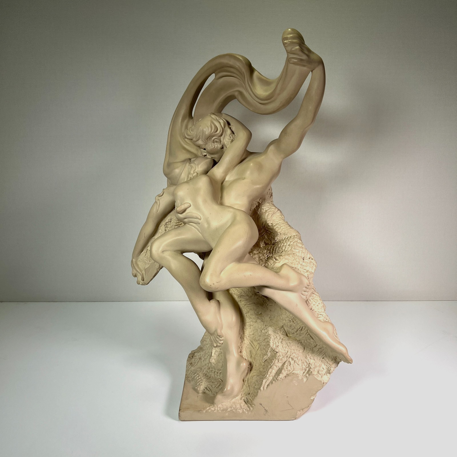 Vintage Austin AP3938 Passion Love 21″ 15 Lb Ceramic Figure Statue Art Sculpture