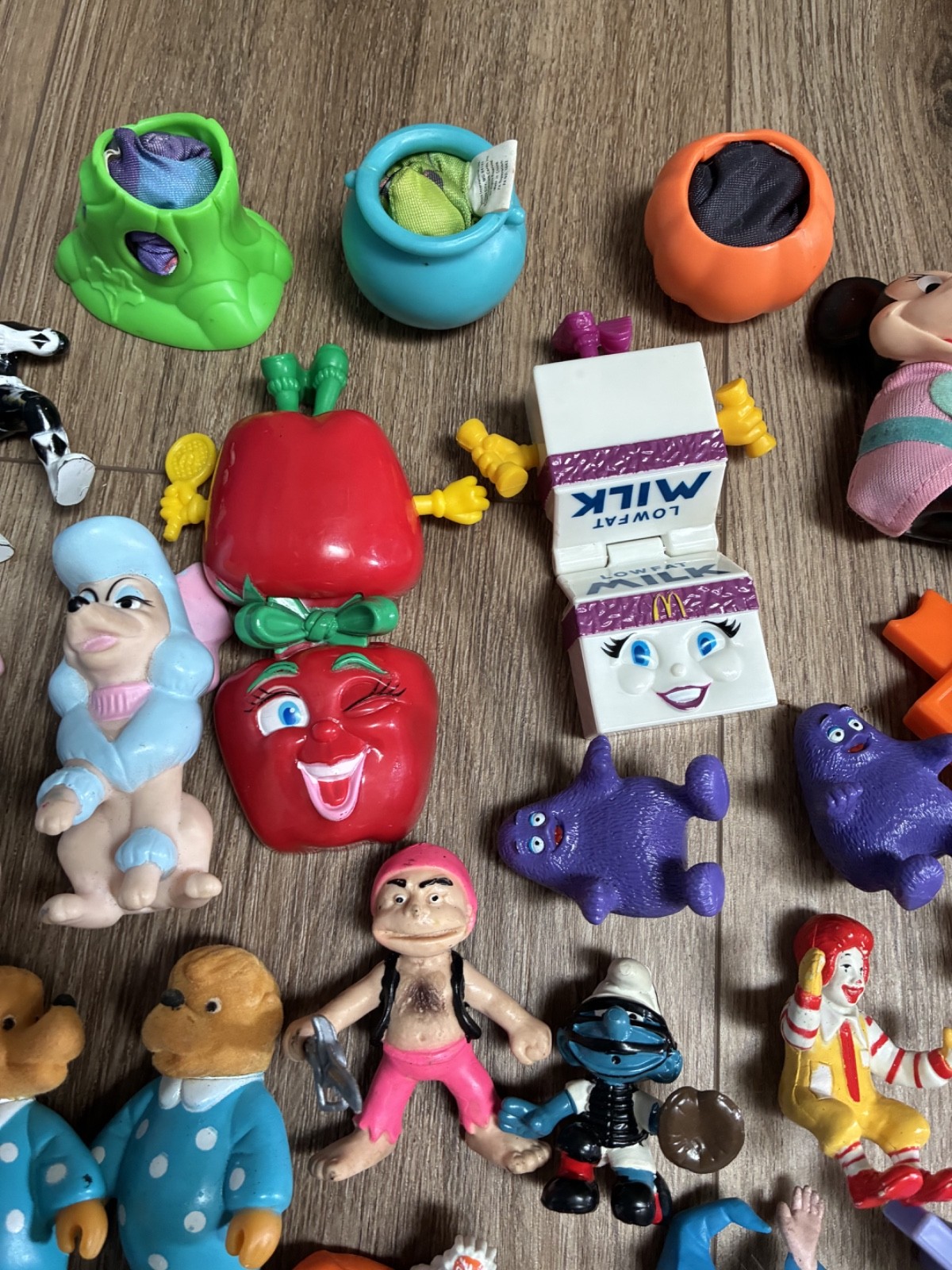 FIGURINES MISCELLANEOUS LOT