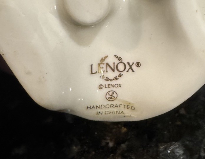Lenox Classic Kris Kringle Santa Claus Porcelain Figurine White Gold Trim 4.5″