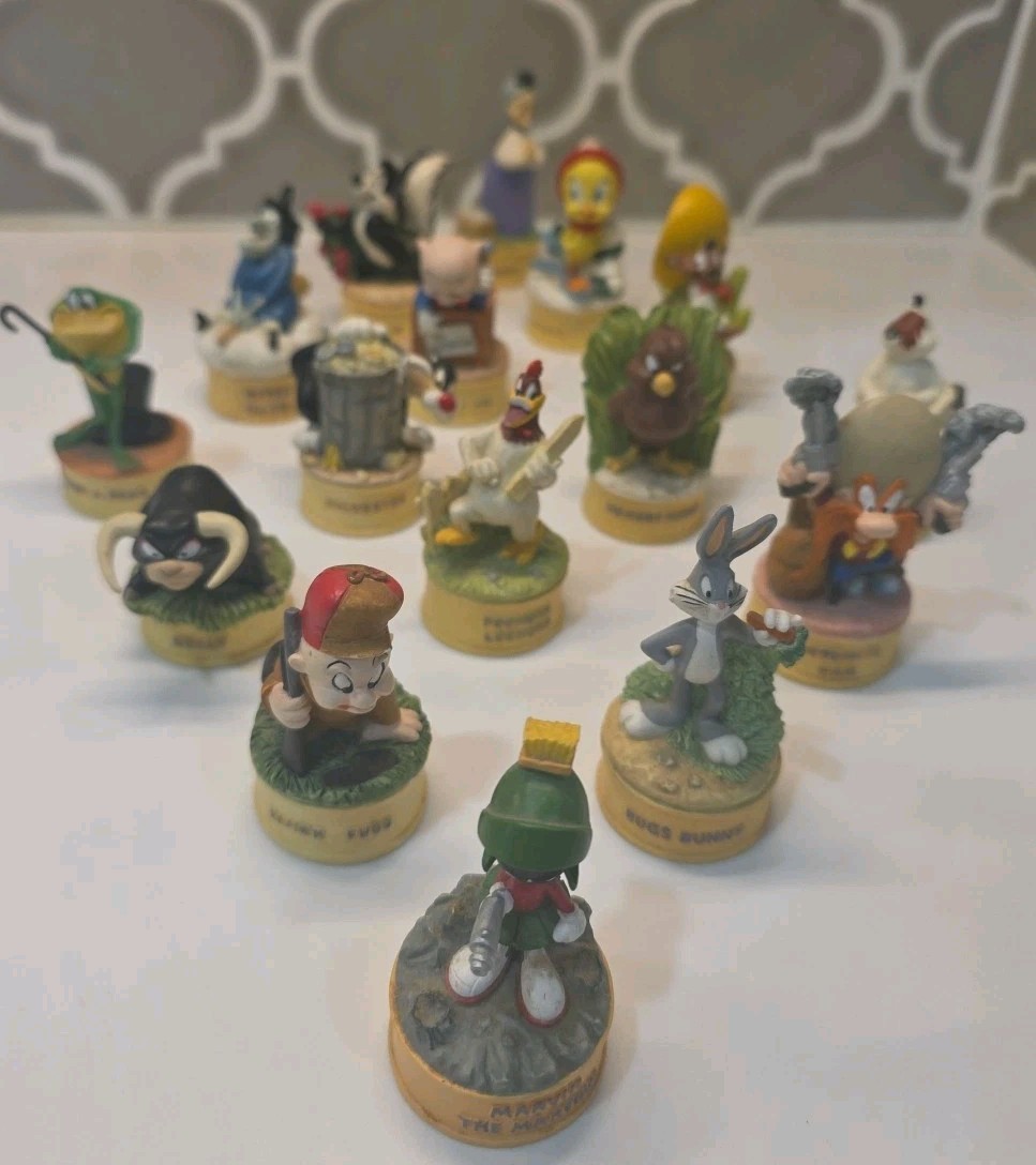 Looney Tunes 16-Pieces Thimble Collection by Lenox 1998 Vintage Elmer Porky Etc.